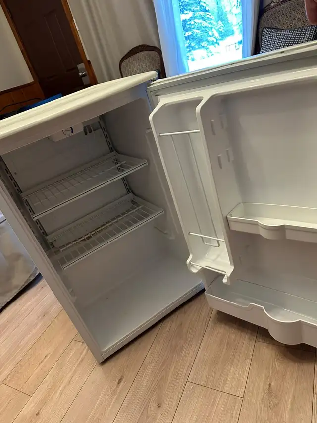 petit frigo / small fridge  in Refrigerators in Laurentides - Image 7