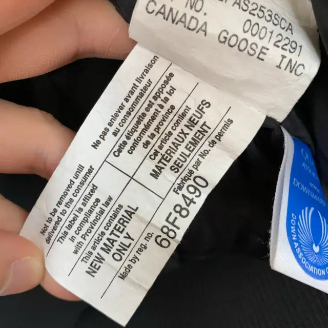 Canada Goose Authentic Men's jacket  in Men's in Markham / York Region - Image 11