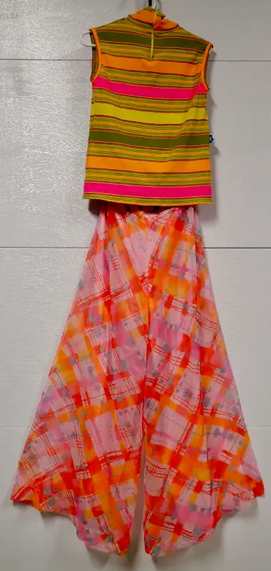 This is original, vintage period clothing... the real deal! It is super groovy and really retro - pe...