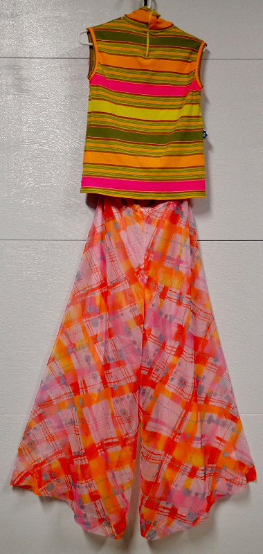 Genuine Period Vintage 60s/70s Funky Groovy Clothing (Size S/M) in Costumes in Oakville / Halton Region