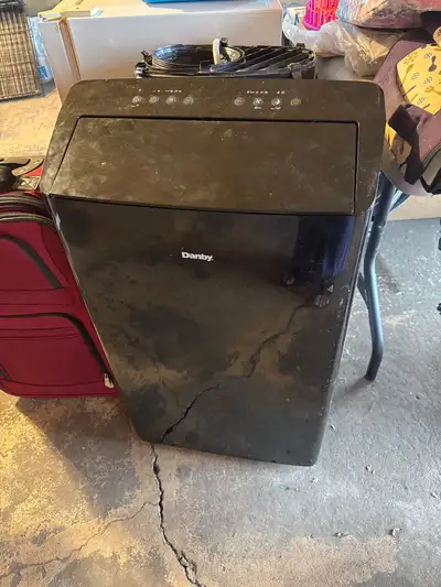 Keep cool this summer with this Danby portable air conditioner! This unit is ideal for spot cooling...