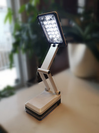 Foldable LED desk lamp