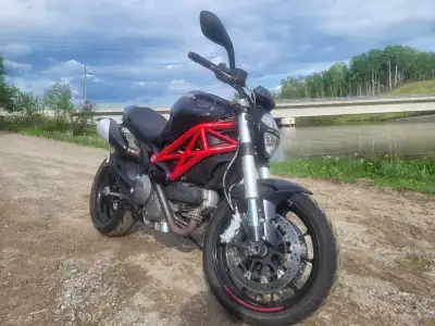 Pretty rare 796 Monster. Located in Iroquois Falls. 18,000km. Bar ends, frame sliders. New master cl...