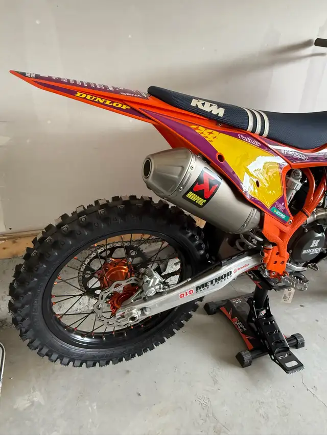 2021 KTM 250 SX-F Dirt Bike in Dirt Bikes & Motocross in Calgary - Image 5