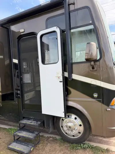 2018 Motohome Newmar 50 years anniversary. Well taken care of only 2 owner. Everything works like it...