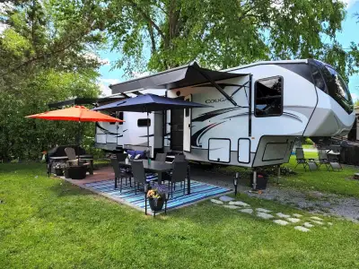 The floor plan of the 364BHL is unmatched! Whether you travel with family, want guest room, or if yo...