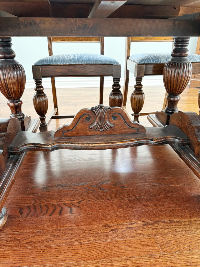 REDUCED! Lovely Solid Rectangle Dining Room Table, 6 Chairs,Leaf in Dining Tables & Sets in Oakville / Halton Region - Image 6