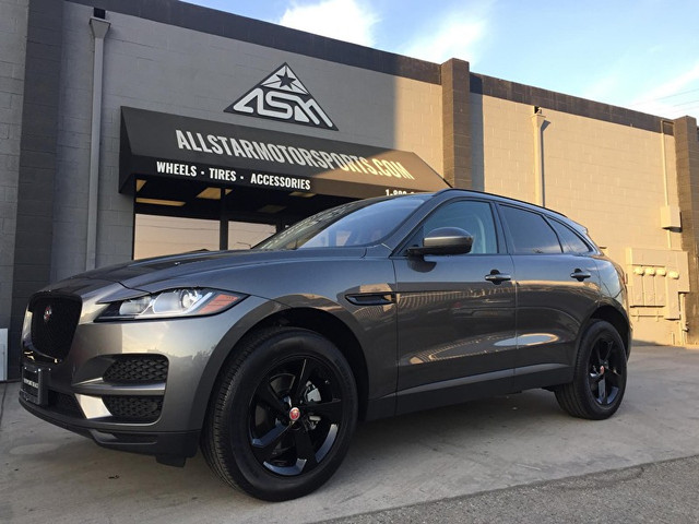 Jaguar F-Pace OEM 19 inch winter sets/ 2 ensembles d'hiver dans Pneus et jantes  à Ville de Montréal