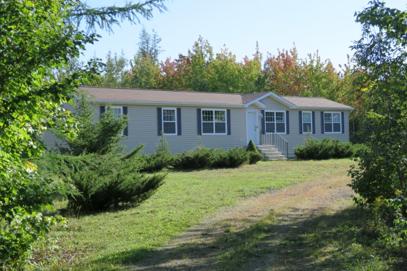 Spacious Home, 36 Acres, Garage, Private/Quiet, 24 min to Costco
