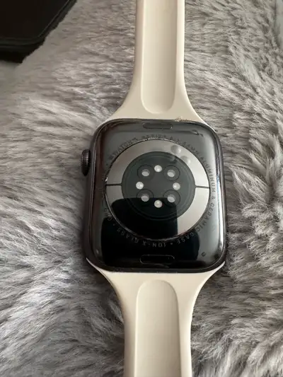 Apple Series 6 in good condition , View more