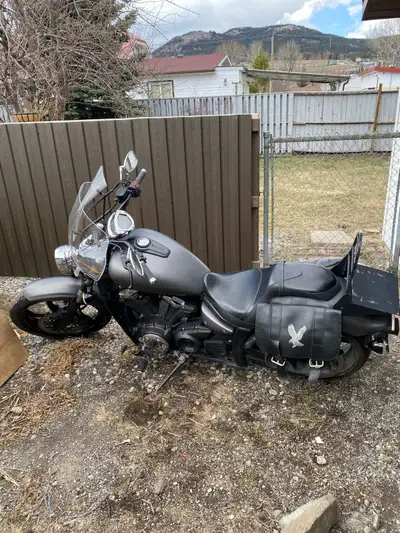 2015 Yamaha Stryker new back tire cobra pipes and chip and air box saddlebags and windshield Excelle...