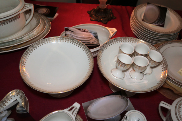 Vintage Porcelain H&C Chodau Czechoslovakia dishware dans Vaisselle et articles de cuisine  à Ville de Montréal - Image 3