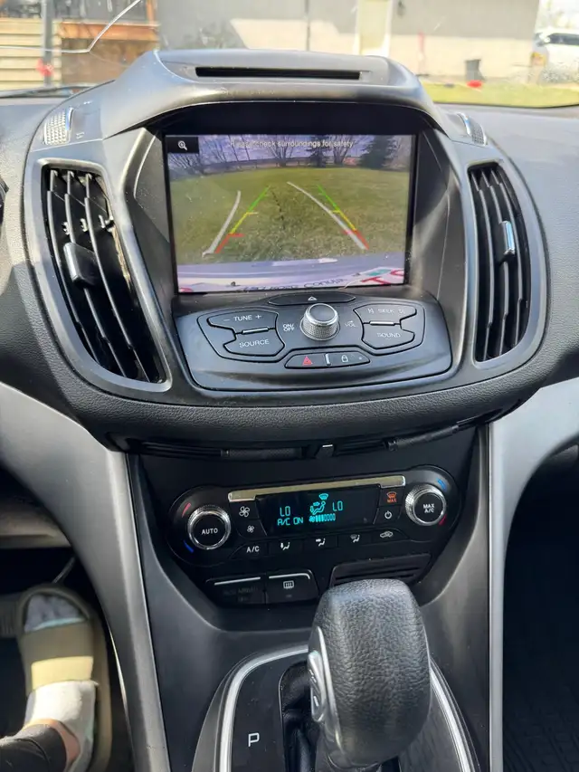 2014 Ford Escape SE in Cars & Trucks in Edmonton - Image 5
