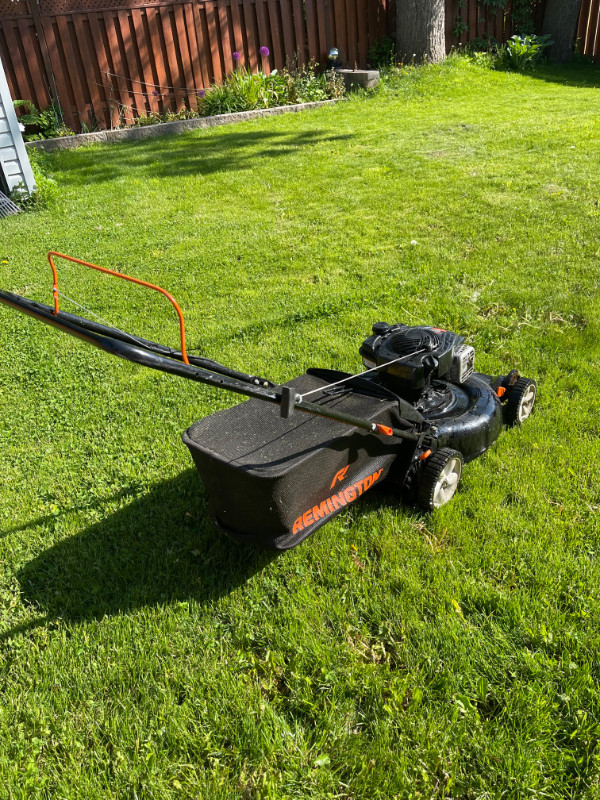 Remington GAS Push Lawn Mover with Briggs & Stratton 140CC Engin