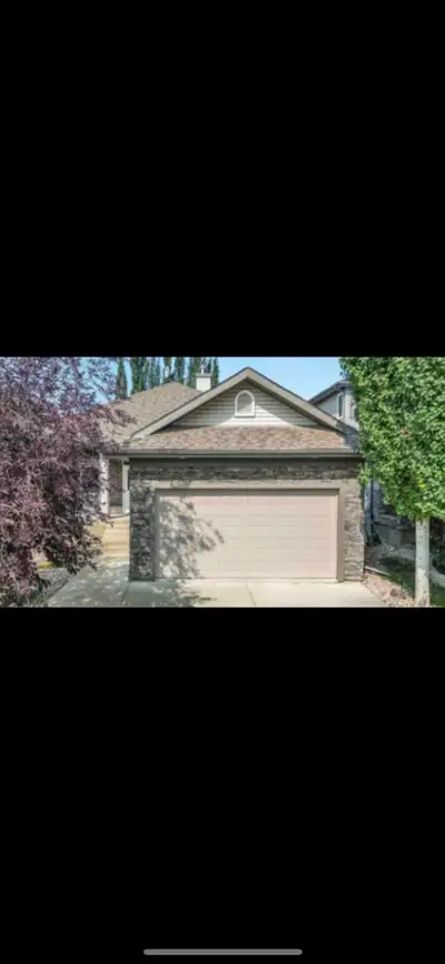Southwest House: Walk to LRT in Century Park!!