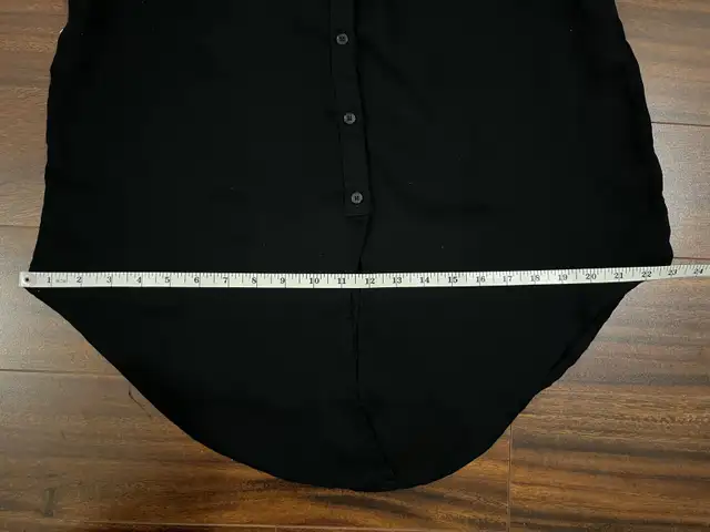 Express women’s extra small blouse, sleeveless button down black in Women's - Tops & Outerwear in Oshawa / Durham Region - Image 7