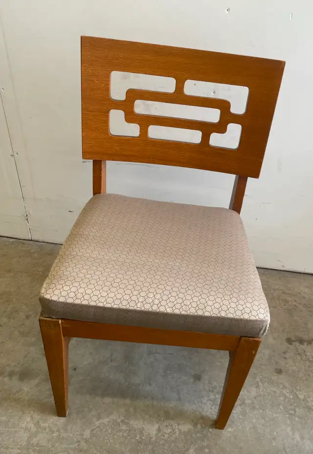 A set of 4 MCM vintage dining/cottage chairs (one armed), refurb in Dining Tables & Sets in City of Toronto - Image 5