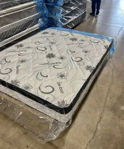 Matelas Queen à vendre neuf , View more