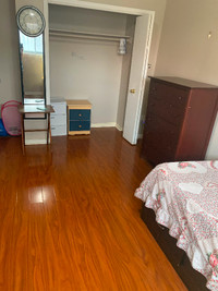 Room for rent in Brampton (only female)