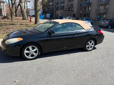Très belle voiture toute équipée, tout fonctionne toit décapotable récent (3,500$) air climatisé siè...