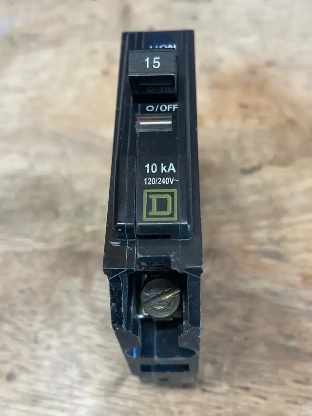 Circuit breaker 15A63234703183873120