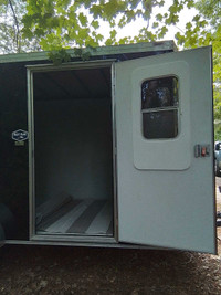 Enclosed cargo trailer 