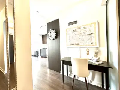Sunny Lakeside Winter Retreat — South Etobicoke (4-Month Term) Ideal for professionals in real estat...