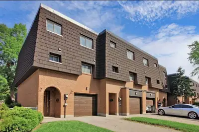 3 Beds 2 Baths Townhouse