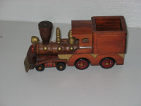 Ancienne locomotive en bois