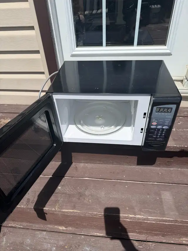 Magic Chef microwave 459620409410201601