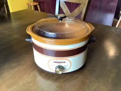 Mijoteuse Kenmore « vintage ». Fonctionne très bien.