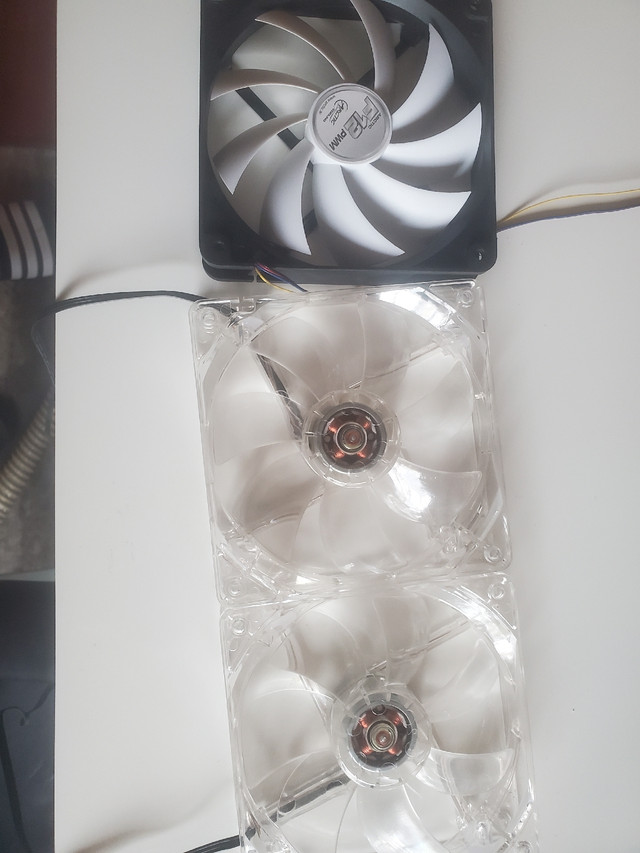 3 x 120mm + 1 x 200mm PC case fans in System Components in Kitchener / Waterloo
