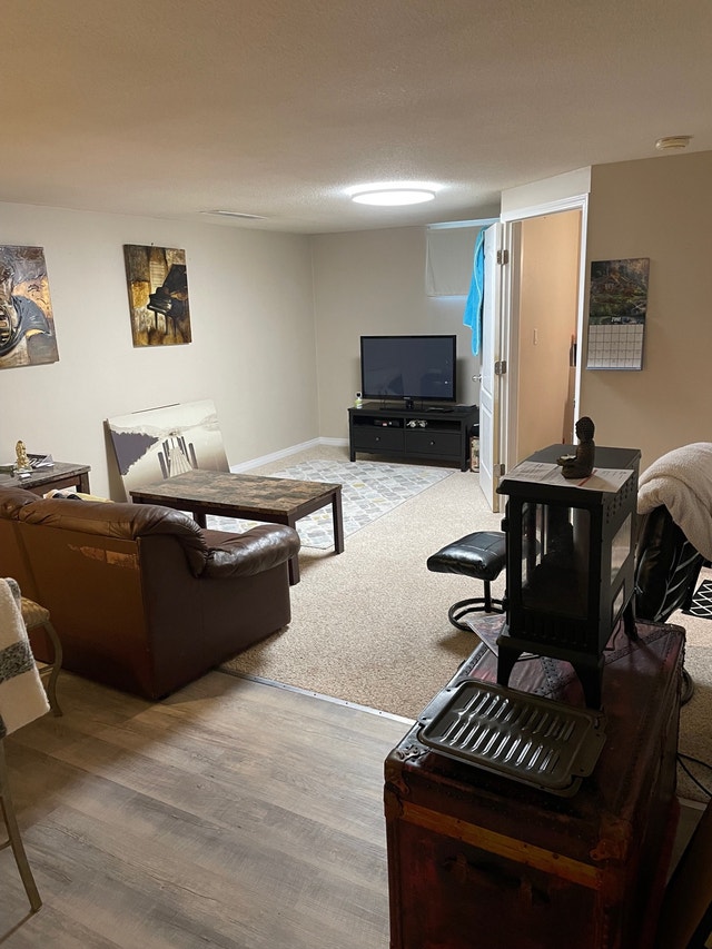 Basement suite for rent 1 bedroom + den Long Term Rentals Edmonton