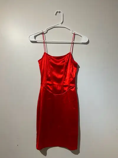 H&M satin mini dress in size XS, featuring a vibrant red colour and a sleek, form-fitting silhouette