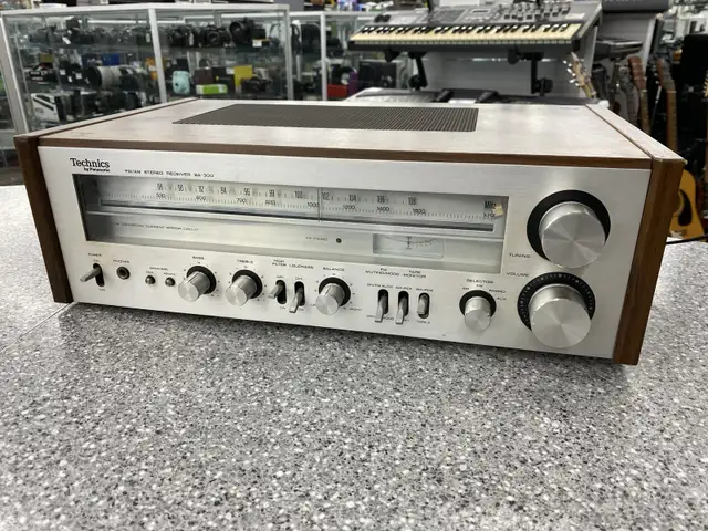 Vintage Technics SA-300 FM/AM Stereo Receiver in Stereo Systems & Home Theatre in City of Toronto - Image 2