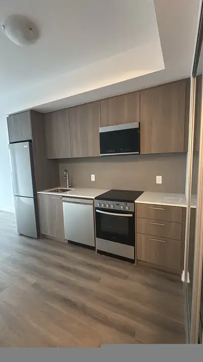 Start your new chapter at The Narrative Condos in Toronto. This brand-new, never-lived-in 1 bedroom,...