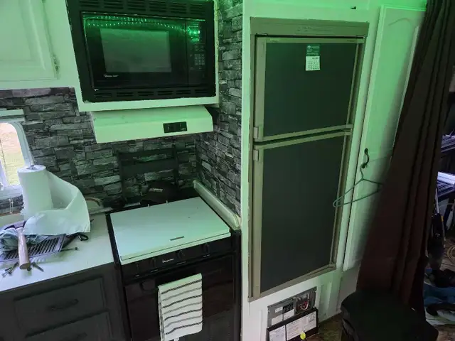 2002 conquest camper in Travel Trailers & Campers in Fredericton - Image 4