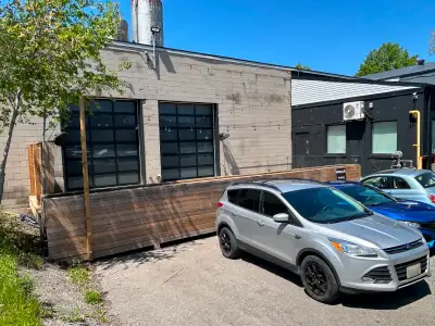 This versatile space is ideal for a showroom, boutique warehouse, or premium industrial use. Feature...