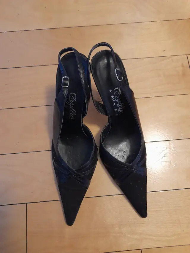 Women's black leather shoes in Women's - Shoes in City of Montréal - Image 2