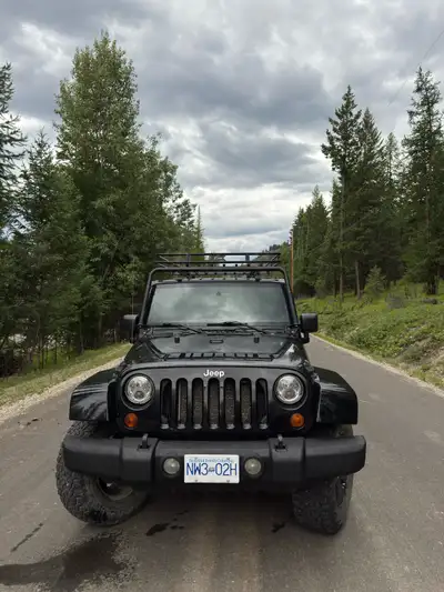 4-door, 3.8L V6 with 6-speed manual transmission $12,500 OBO Pros: Dual roof setup: factory hardtop...
