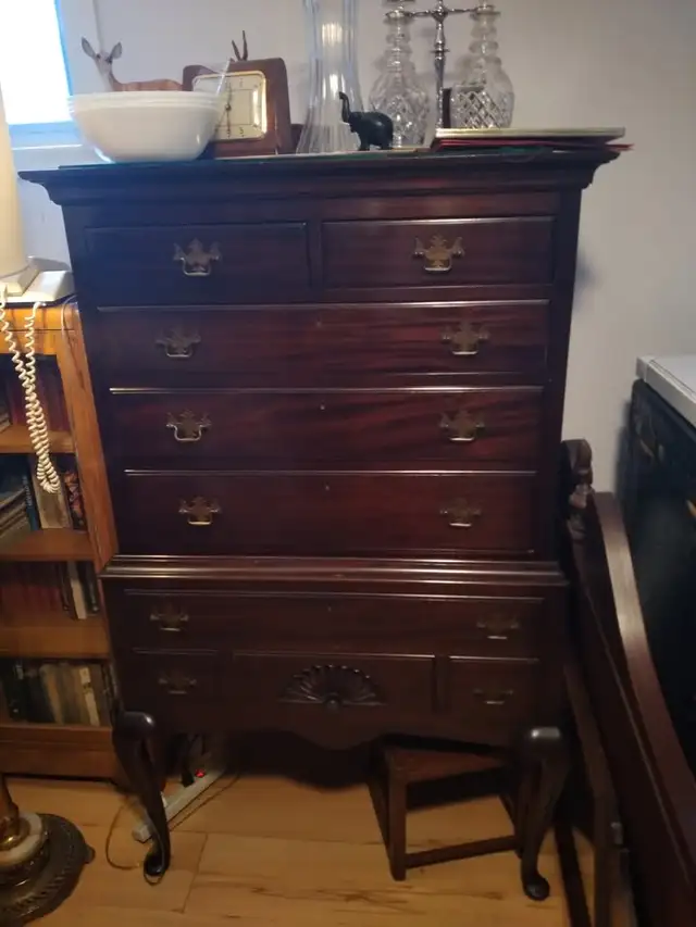 Antique dresser in Arts & Collectibles in City of Toronto - Image 3