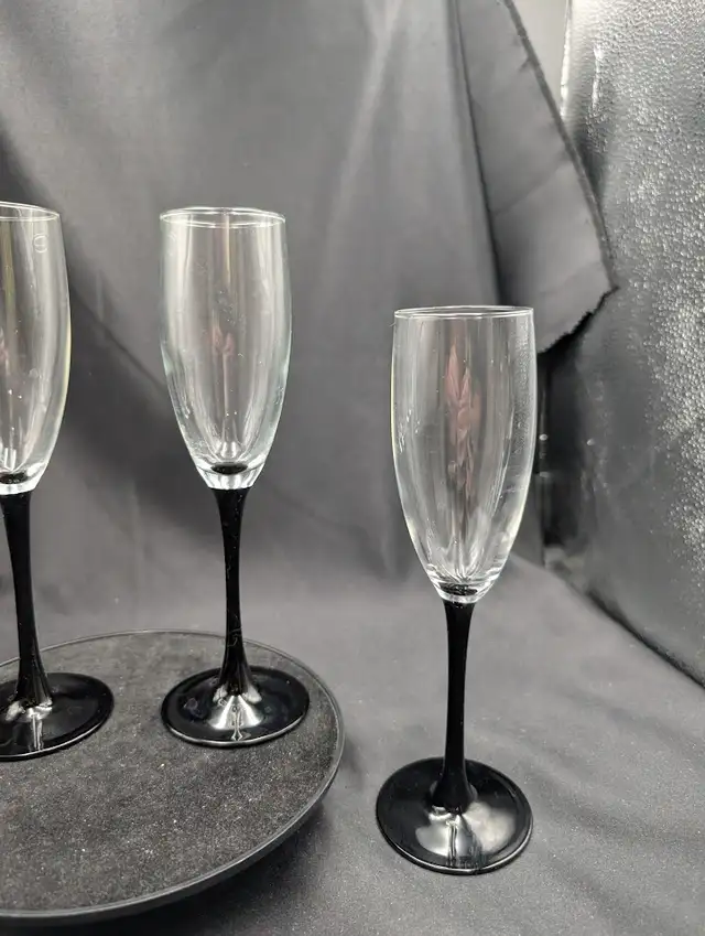 Luminarc Domino Black Stemmed Champagne Flutes Set of 4 in Kitchen & Dining Wares in Calgary - Image 5