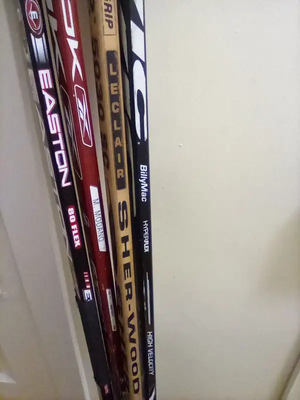 Senior Left Handed Hockey Stick Lot in Hockey in Kawartha Lakes - Image 3