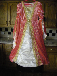 Queen  Dress (Size 6)