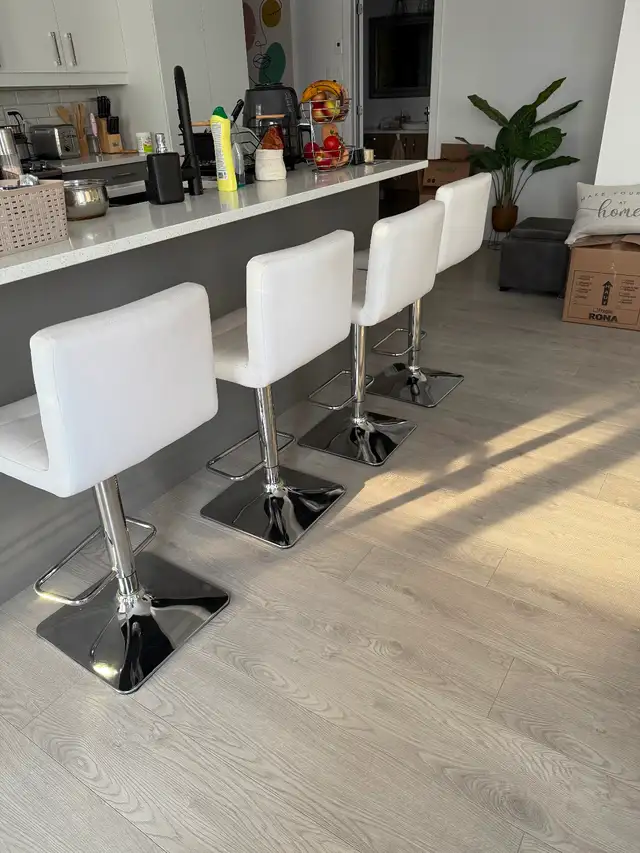Tabourets de cuisine presque neuf in Dining Tables & Sets in Longueuil / South Shore - Image 4