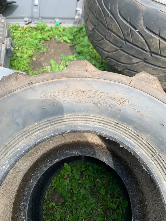 Pneu pour tracteur 450-634-2177 in Other in Laval / North Shore - Image 3