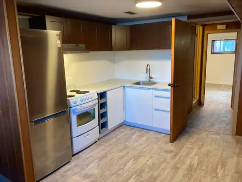 ** 2184 Plesser Street** Great Location Near CHEO/General Hospital! Offering a one bedroom, newly re...