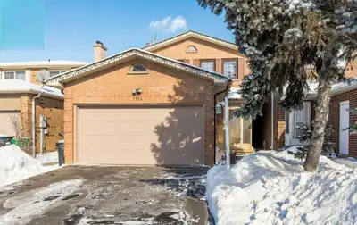 Well Maintained 3 Bedroom, 4 Bath, Lovely Family Detached House in Desirable Mississauga Location Cl...