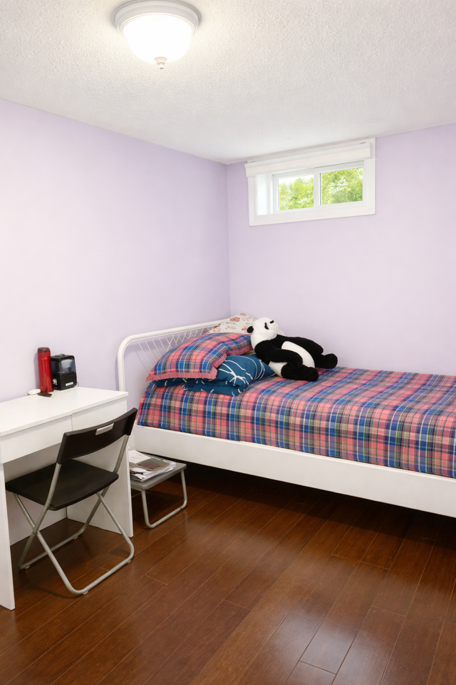 Upgraded semi basement bedroom w/ big private washroom