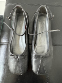 Women’s leather ballet flat shoe
